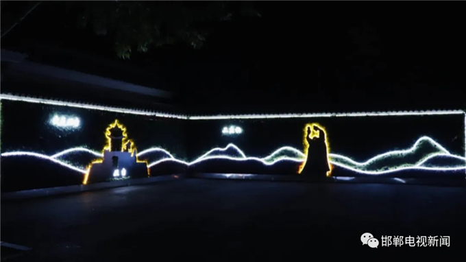 邯鄲電視新聞：我市首例“墻上花園”亮相叢臺公園 (5).jpg